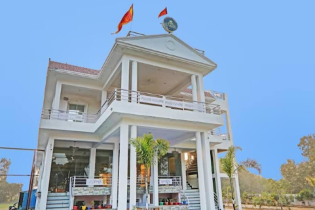 Rd Palace And Guest house